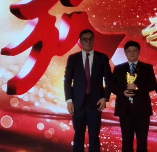 程力集团旗下“程力专汽”与一汽解放签订四千辆国六中重卡底盘采购协议，全面发力中重卡专汽市场进一步巩固专用车领导地位！图片