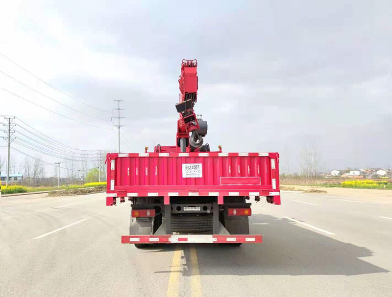 国六柳汽单桥宏昌天马8吨吊机