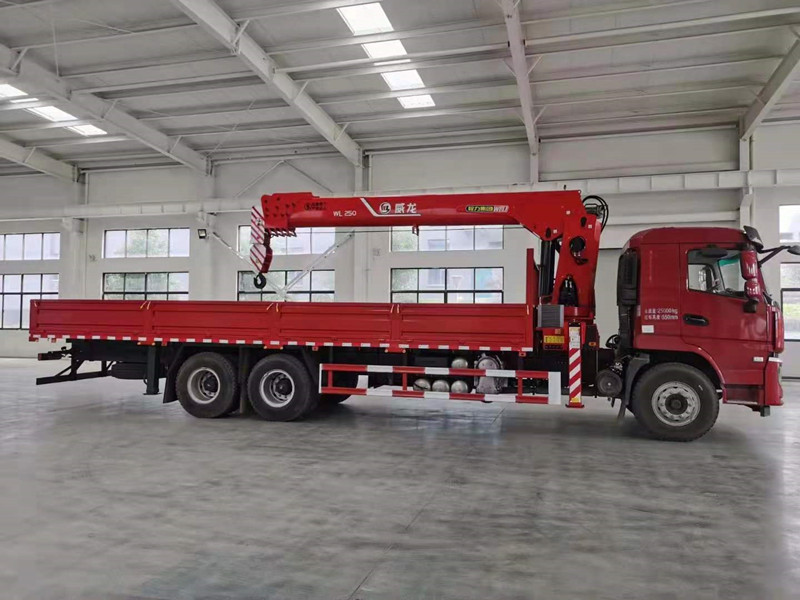 国六陕汽轩德翼6后双桥随车吊