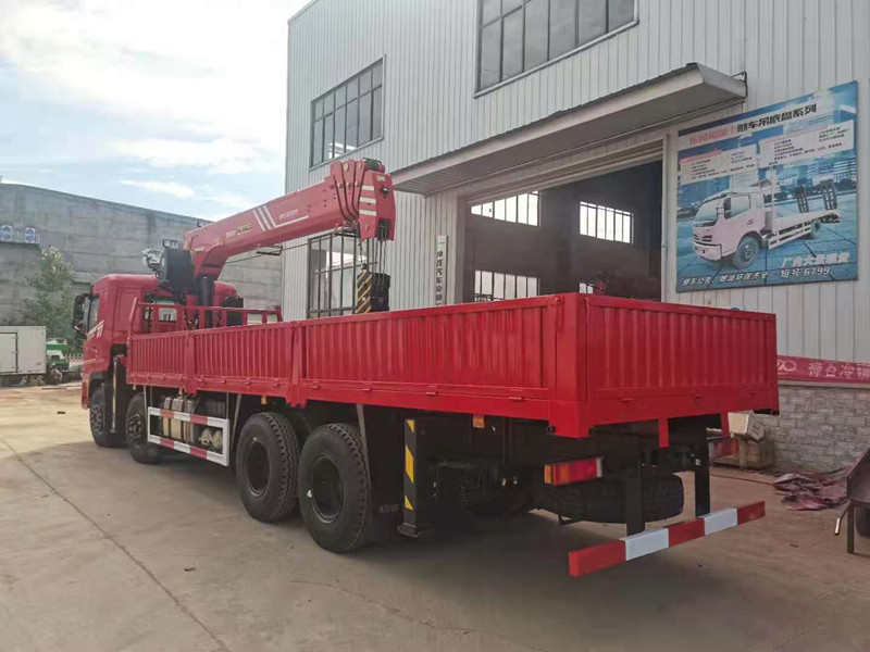 国六东风畅行D7前四后八三一14吨吊机