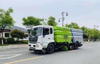 东风天锦12吨扫路车